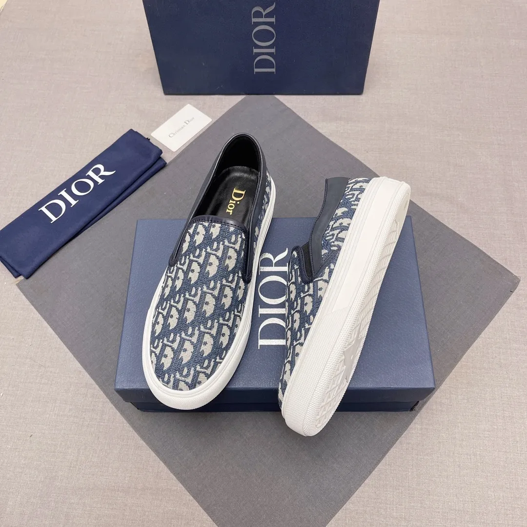 P380, Dior series casual shoes 👟🔥[Dior] Dior's new casual men's shoes are launched in Hong Kong counters. Official website 1:1 production. Original Italian materials. Designed by European and American masters. Perfect shape to create counter quality, solid color rubber wear-resistant outsole and classic dazzling head! Super versatile and very comfortable. High-end without losing taste, fashionable and novel! ! Absolute focus! Code number: 38-44, four colors available (45 can be customized, cannot be returned or exchanged) No. 005